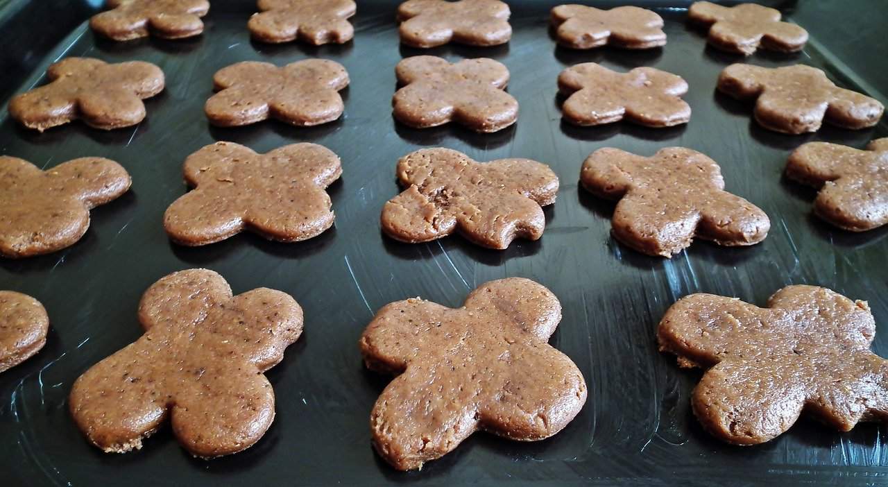 How to Grease a Cookie Sheet - 2 options - Nolynskitchen.com