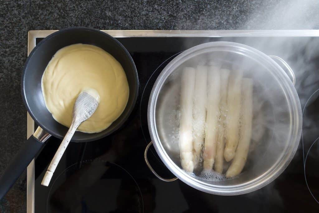 how to make Hollandaise sauce