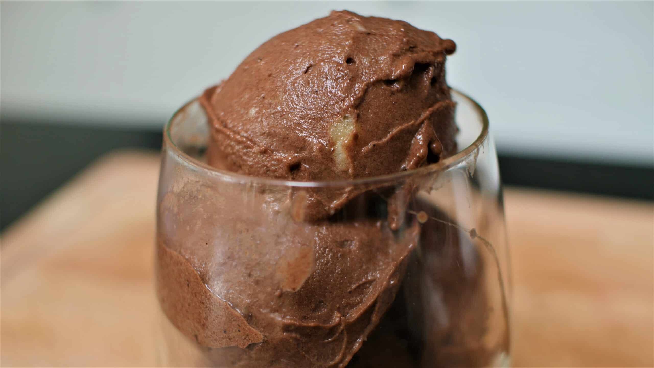 Chocolate Banana Ice Cream in 3 minutes - Nolynskitchen.com